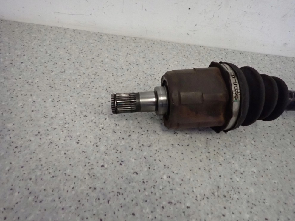 KIA CEED 1.6 CRDI 06-12 PÓŁOŚ PRZEDNIA PRAWA 5/6