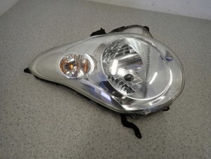 SUZUKI ALTO 09- LAMPA PRZEDNIA LEWA REFLEKTOR 5/10 MINIATURA