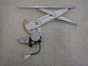 SUZUKI IGNIS 04-07 PODNOŚNIK PRZEDNI LEWY 3/4 MINIATURA