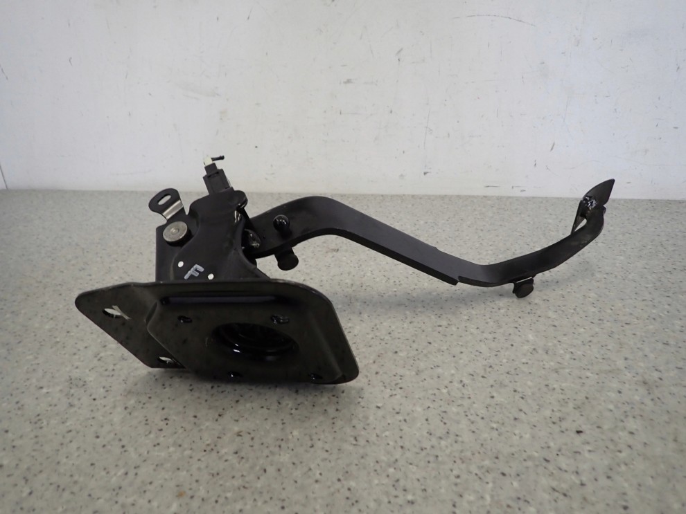 MITSUBISHI ASX 10- PEDAŁ SPRZĘGŁA 3/6