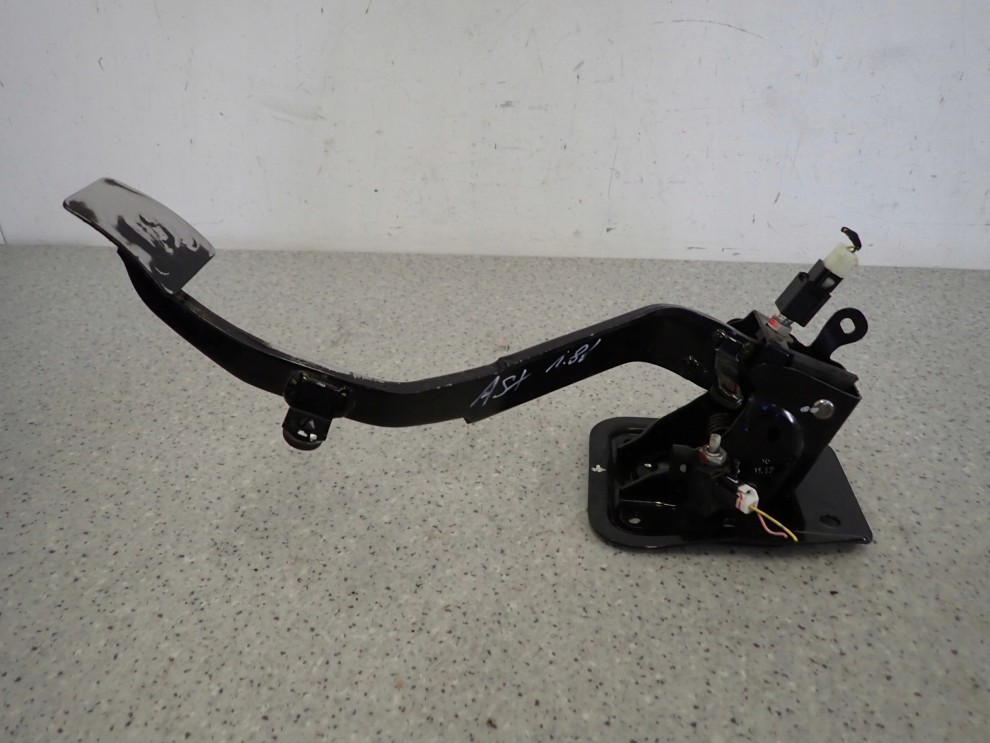 MITSUBISHI ASX 10- PEDAŁ SPRZĘGŁA 4/6