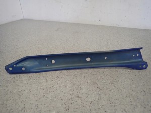 SUZUKI SWIFT MK7 10- WSPORNIK OKULAR PASA PRZEDNIEGO PRAWY 2/3 MINIATURA