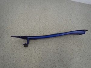 SUZUKI SWIFT MK7 10- WSPORNIK OKULAR PASA PRZEDNIEGO PRAWY 3/3 MINIATURA