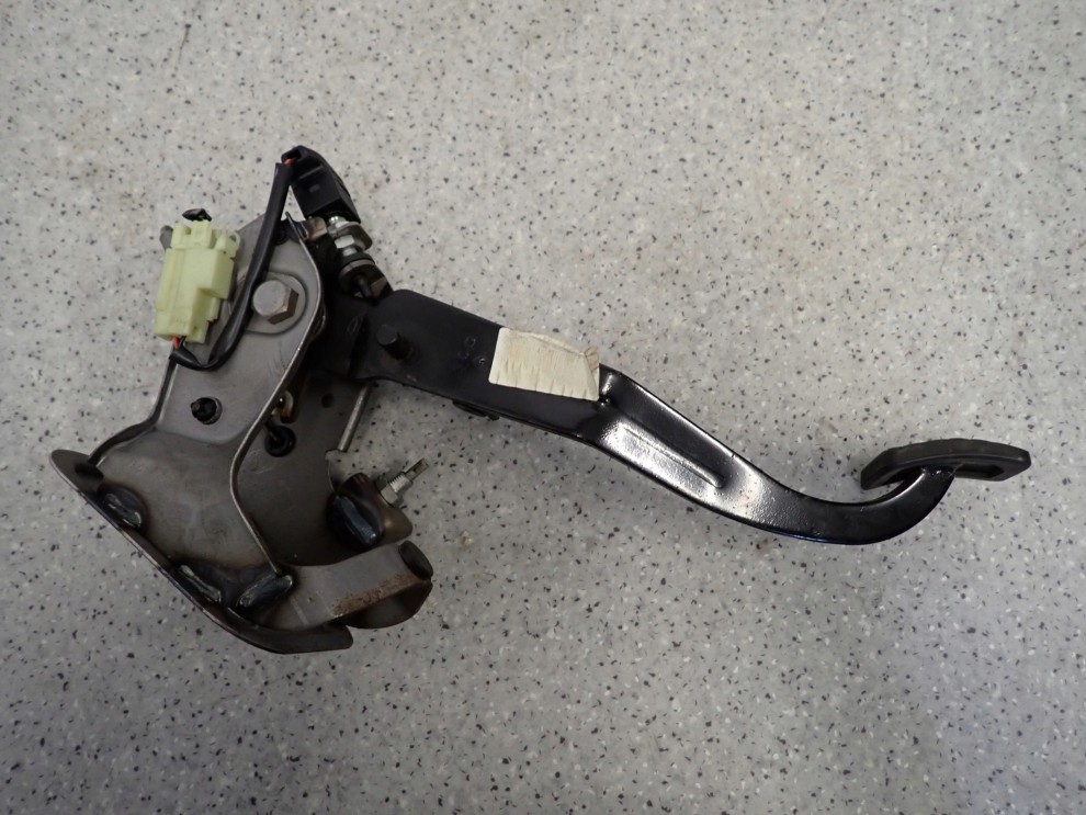 KIA CEED 07-11 PEDAŁ SPRZĘGŁA 2/5