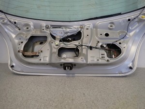 NISSAN ALMERA N16 00-06 KLAPA BAGAŻNIKA SZYBA TYLNA KL0 10/10 MINIATURA