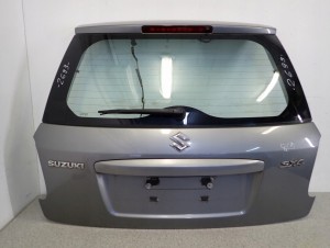 SUZUKI SX4 06-13 KLAPA BAGAŻNIKA SZYBA TYLNA ZCD 1/12 MINIATURA