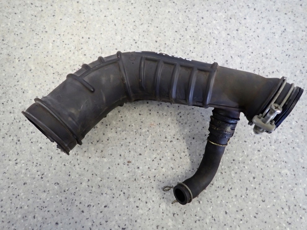 TOYOTA YARIS I 1.4 D4D 99-05 RURA PRZEWÓD POWIETRZA 2/4