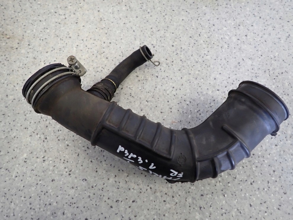 TOYOTA YARIS I 1.4 D4D 99-05 RURA PRZEWÓD POWIETRZA 3/4