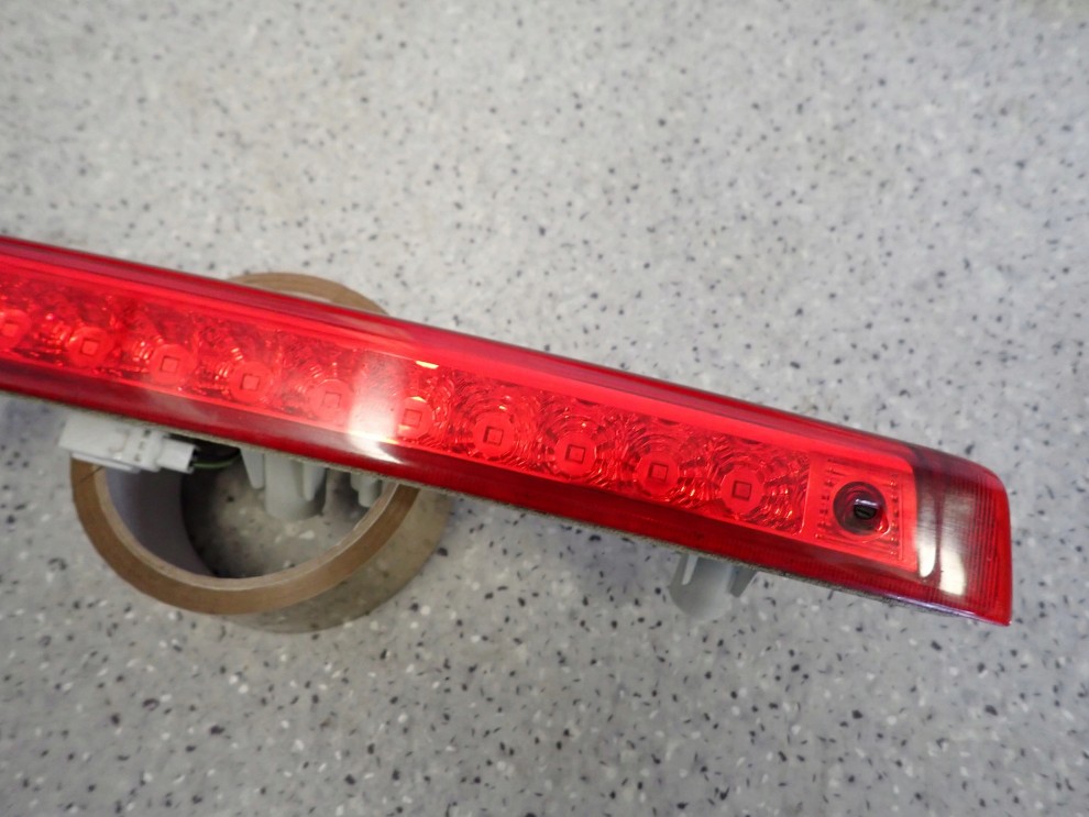 KIA CEED KOMBI 06-12 LAMPKA TRZECI STOP TYŁ 3/7