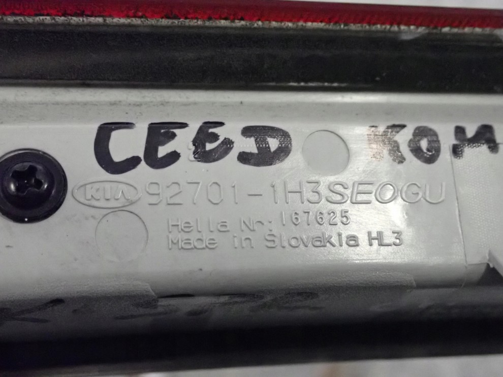 KIA CEED KOMBI 06-12 LAMPKA TRZECI STOP TYŁ 7/7