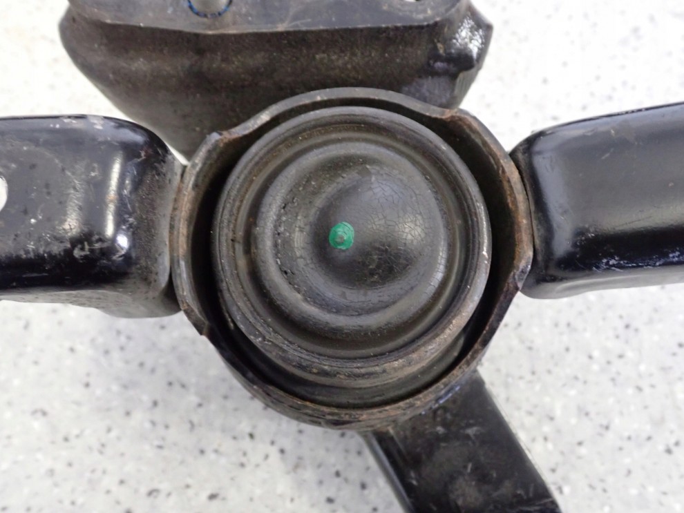 TOYOTA YARIS II 1.4 D4D 09- PODUSZKA SILNIKA PRAWA LIFT NR 82 5/5