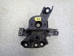 TOYOTA YARIS II 1.4 D4D 09- PODUSZKA SILNIKA PRAWA LIFT NR 82 2/5 MINIATURA