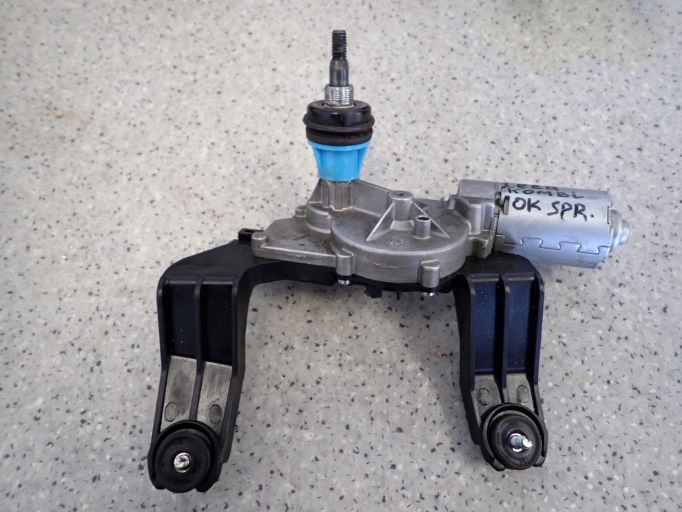 KIA CEED KOMBI 06-12 SILNICZEK WYCIERACZKI TYŁ 1/6