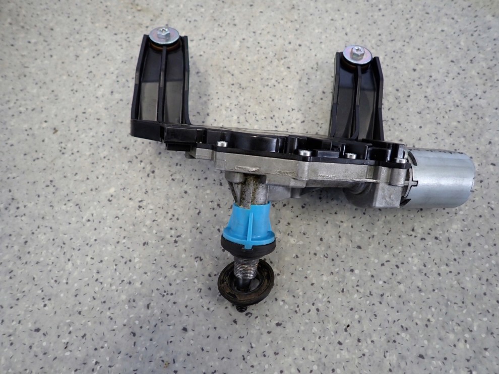 KIA CEED KOMBI 06-12 SILNICZEK WYCIERACZKI TYŁ 3/6