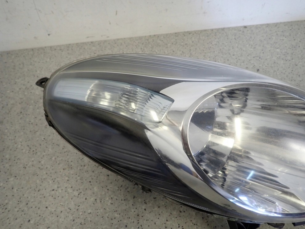 NISSAN MICRA K12 08-10 REFLEKTOR PRAWY LAMPA PRZEDNIA 3/8