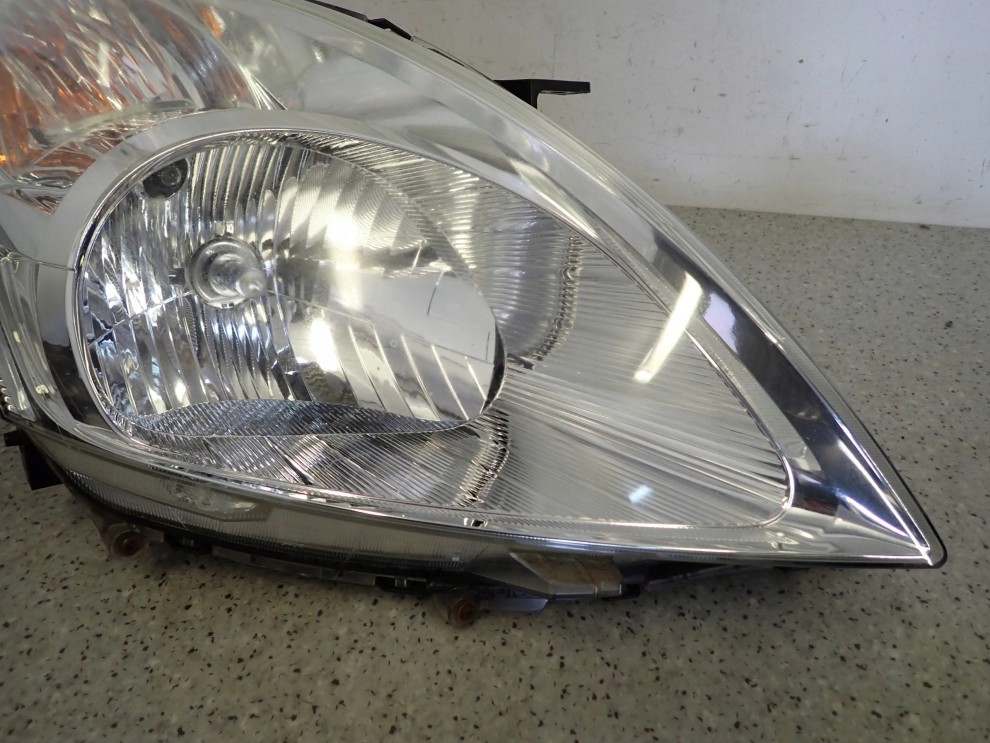 SUZUKI SWIFT MK7 10-16 REFLEKTOR PRZEDNI PRAWY LAMPA PRZÓD EUROPA 2/9