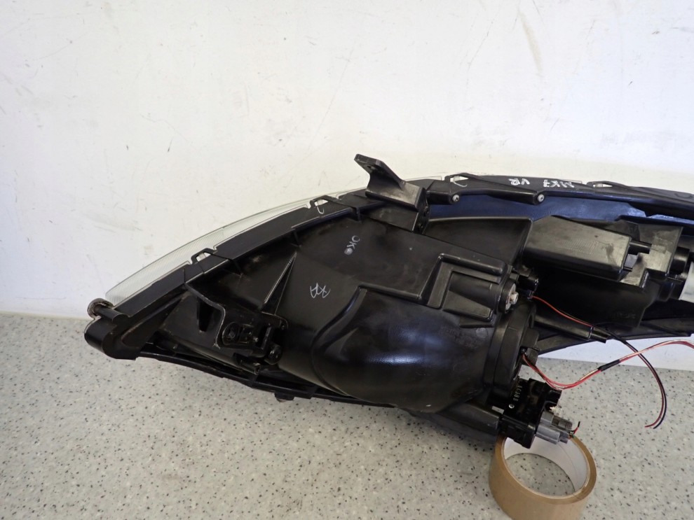 SUZUKI SWIFT MK7 10-16 REFLEKTOR PRZEDNI PRAWY LAMPA PRZÓD EUROPA 8/9