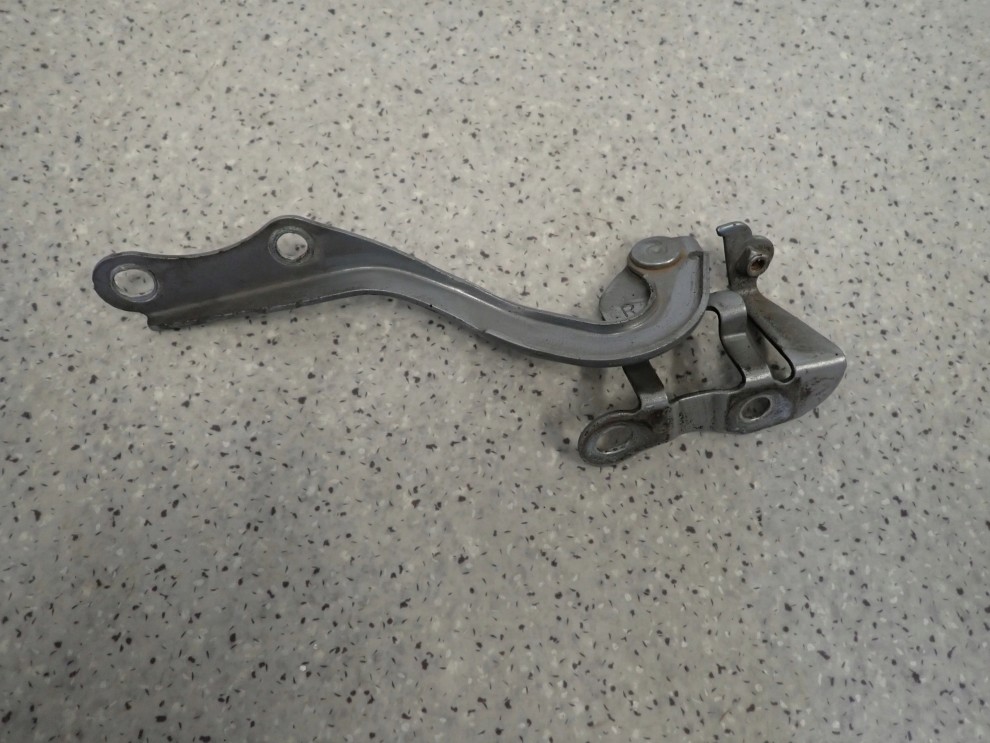 TOYOTA YARIS II 06-09 ZAWIAS MASKI PRAWY 3/4