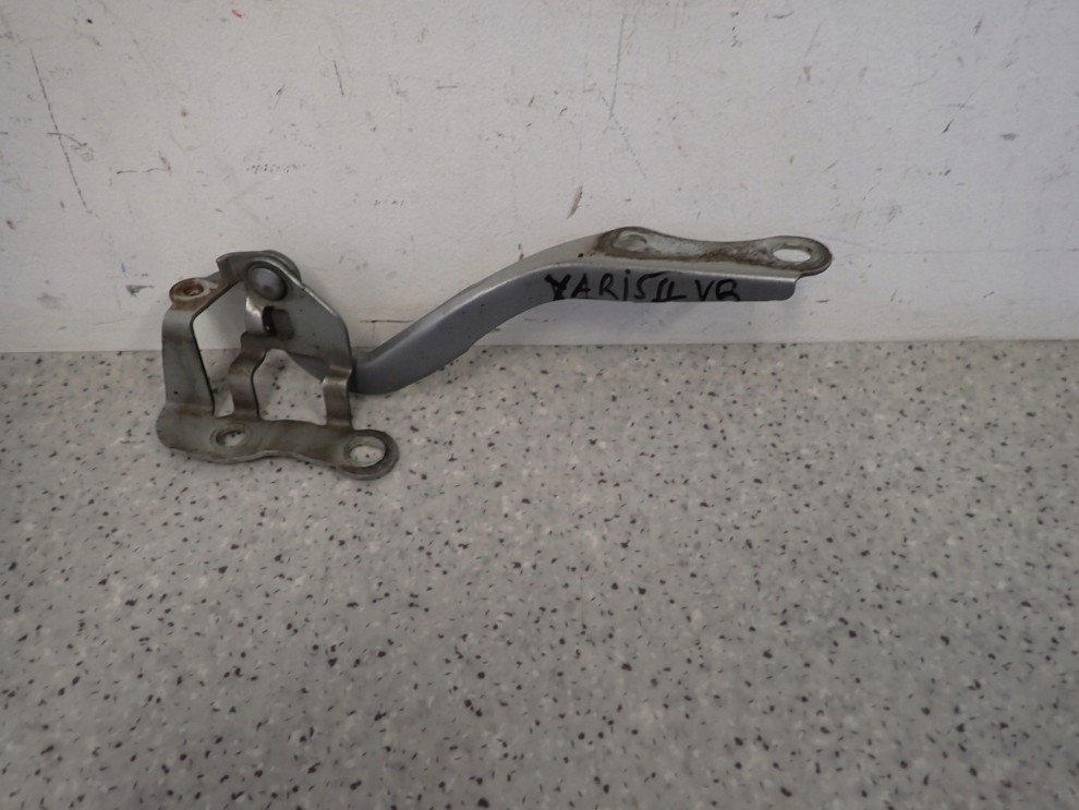 TOYOTA YARIS II 06-09 ZAWIAS MASKI PRAWY 4/4