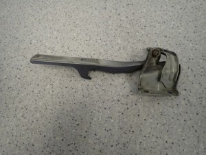 SUZUKI GRAND VITARA II 05-12 ZAWIS MASKI LEWY 3/3 MINIATURA