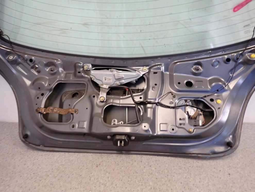 NISSAN ALMERA N16 HB 00-06 SZYBA TYLNA BAGAŻNIKA KLAPA NA SZYBĘ 10/10