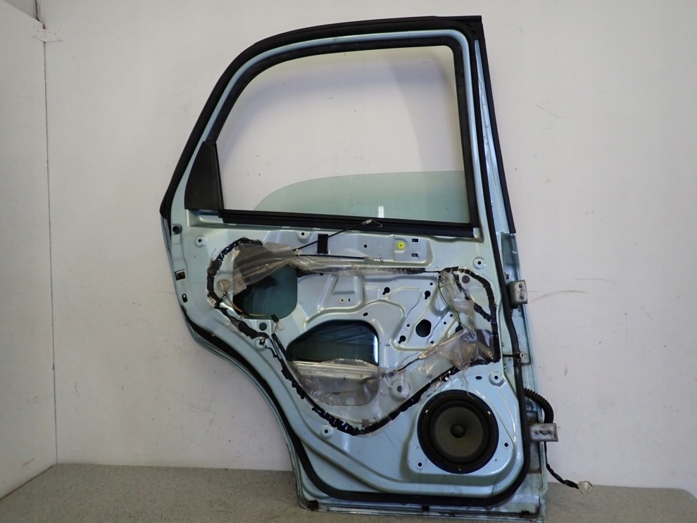 SUZUKI SX4 06-12 DRZWI TYLNE LEWE ZEE 10/11