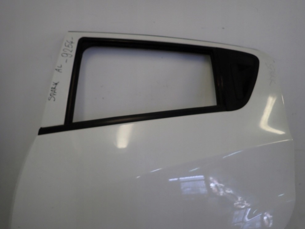 CHEVROLET SPARK 09-15 DRZWI TYLNE LEWE GAZ 8/10