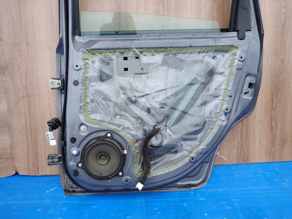 NISSAN NOTE E11 06-12 DRZWI TYLNE PRAWE B52 12/12