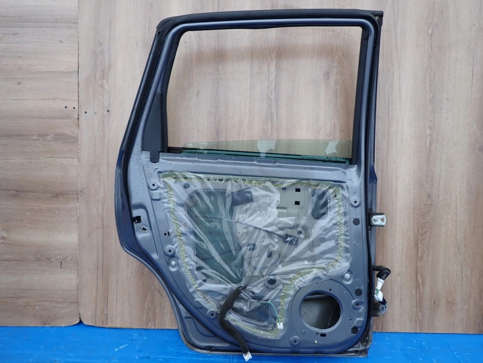 NISSAN NOTE E11 06-12 DRZWI TYLNE LEWE B52 9/10