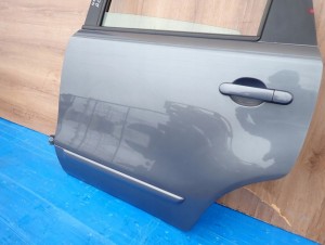 NISSAN NOTE E11 06-12 DRZWI TYLNE LEWE B52 4/10 MINIATURA
