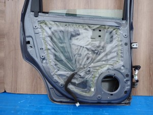 NISSAN NOTE E11 06-12 DRZWI TYLNE LEWE B52 10/10 MINIATURA