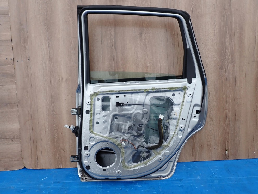 NISSAN NOTE E11 06-12 DRZWI TYLNE PRAWE KY0 8/8