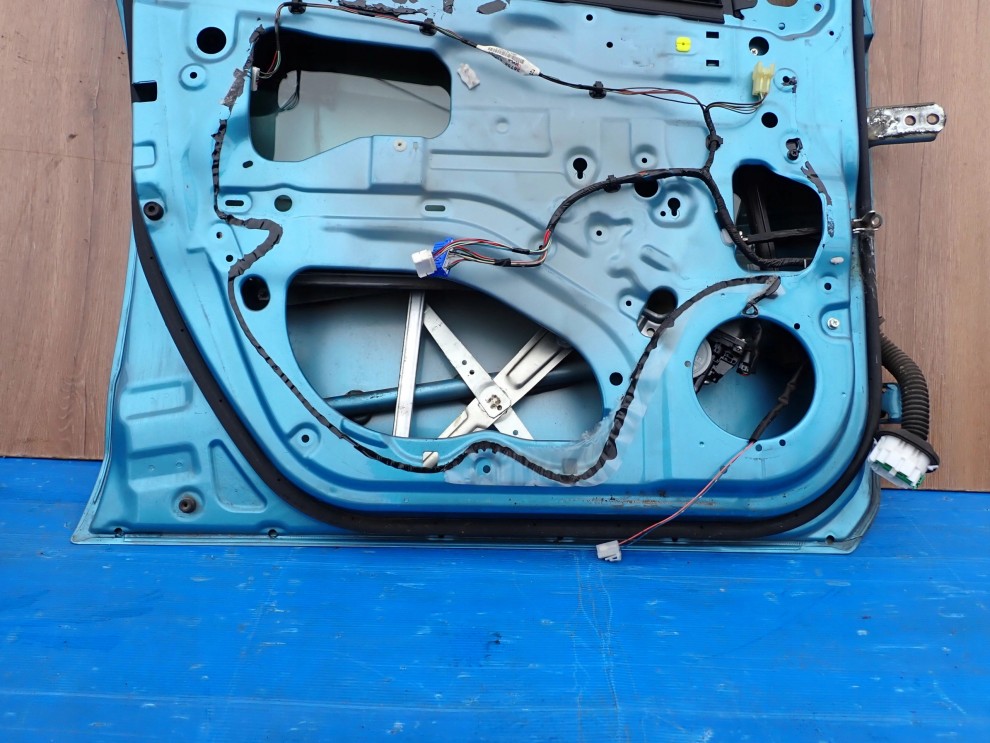 SUZUKI SPLASH 08-14 DRZWI PRZEDNIE LEWE ZDQ 12/12