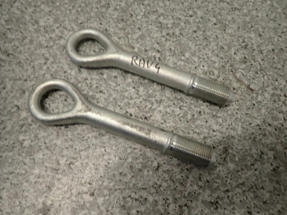 TOYOTA RAV4 RAV 4 99-05 HAK HOLOWNICZY PRZÓD UCHO HAKA 3/5