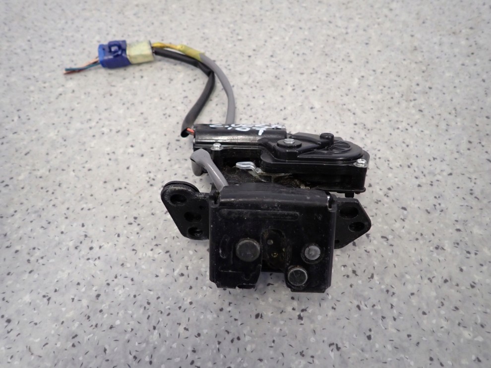 COROLLA VERSO 04-08 ZAMEK KLAPY BAGAŻNIKA 1/5