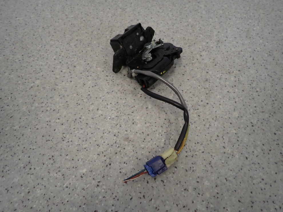 COROLLA VERSO 04-08 ZAMEK KLAPY BAGAŻNIKA 4/5