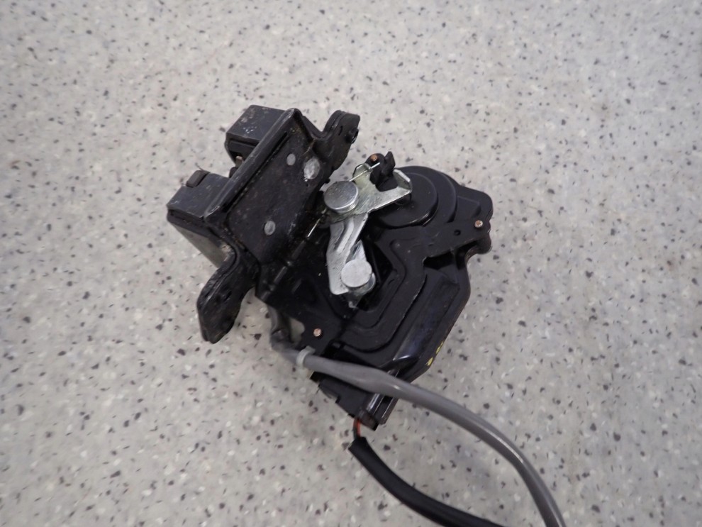 COROLLA VERSO 04-08 ZAMEK KLAPY BAGAŻNIKA 5/5