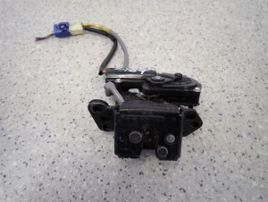 COROLLA VERSO 04-08 ZAMEK KLAPY BAGAŻNIKA