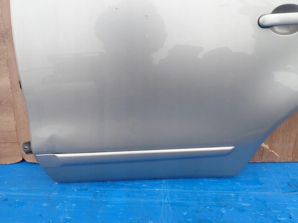 NISSAN NOTE E11 06-12 DRZWI TYLNE LEWE KY0 8/13