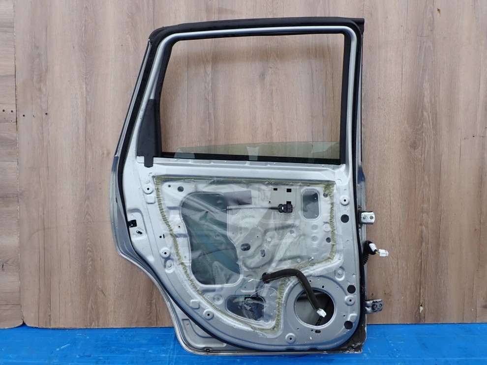 NISSAN NOTE E11 06-12 DRZWI TYLNE LEWE KY0 12/13