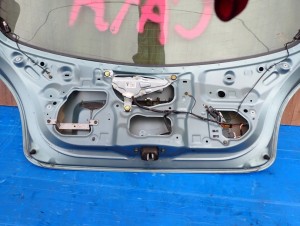 NISSAN ALMERA N16 00-06 KLAPA BAGAŻNIKA SZYBA TYLNA BN3 11/12 MINIATURA