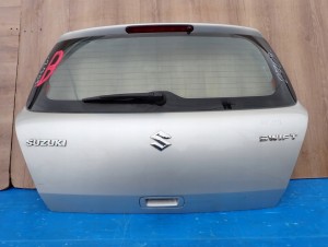 SUZUKI SWIFT MK6 04-09 KLAPA BAGAŻNIKA SZYBA TYLNA Z2S 1/8 MINIATURA