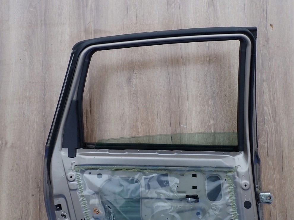 NISSAN NOTE E11 06-12 DRZWI TYLNE LEWE C30 9/9