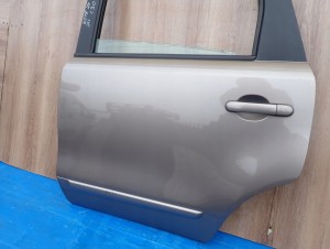 NISSAN NOTE E11 06-12 DRZWI TYLNE LEWE C30 3/9 MINIATURA