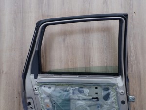 NISSAN NOTE E11 06-12 DRZWI TYLNE LEWE C30 9/9 MINIATURA