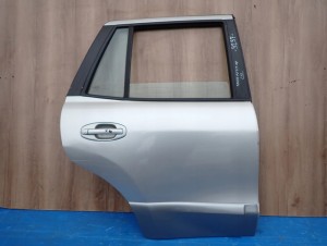 HYUNDAI SANTA FE 01- DRZWI TYLNE PRAWE LL 1/15 MINIATURA