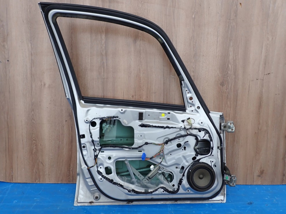 SUZUKI SX4 06-12 DRZWI PRZEDNIE LEWE ZCC 8/9