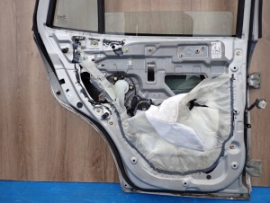 HYUNDAI SANTA FE 01- DRZWI TYLNE LEWE LL 10/11 MINIATURA