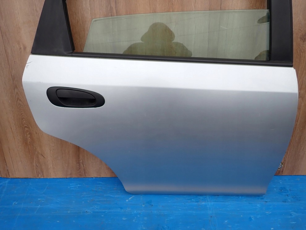 HONDA CIVIC 7 GEN 5d 01-05 DRZWI TYLNE PRAWE NH623M 2/10