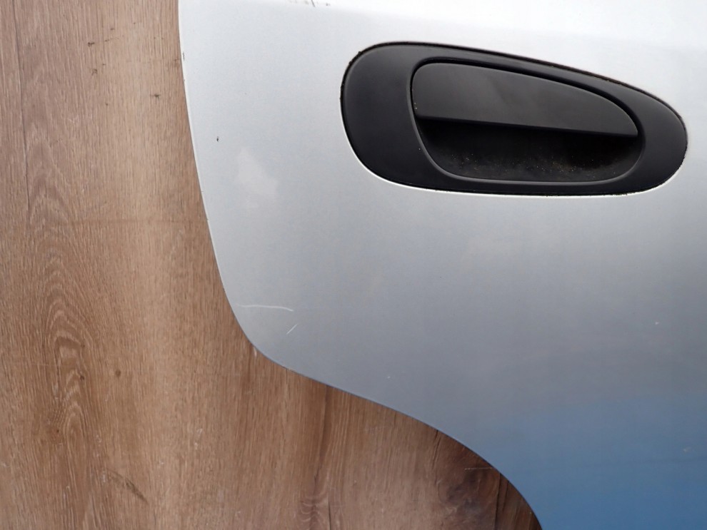 HONDA CIVIC 7 GEN 5d 01-05 DRZWI TYLNE PRAWE NH623M 6/10